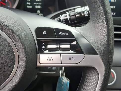 Used 2023 Hyundai Elantra SE w/ Cargo Package image 18