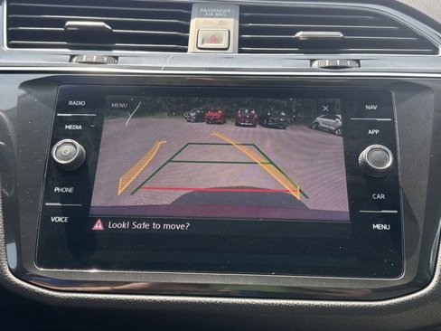 Used 2018 Volkswagen Tiguan SEL w/ 3rd Row Seat Package image 10