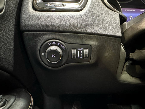 Used 2017 Jeep Compass Limited image 33