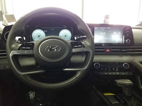 Used 2021 Hyundai Elantra SEL w/ Convenience Package image 4