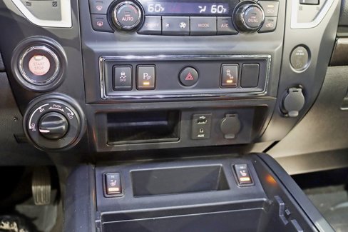 Used 2018 Nissan Titan SV w/ SV Convenience Package image 21