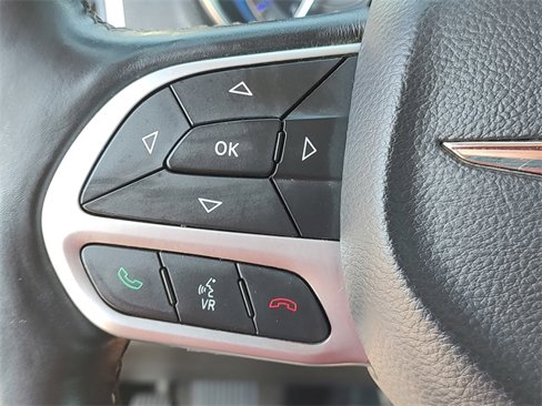 Used 2017 Chrysler 300 C image 25