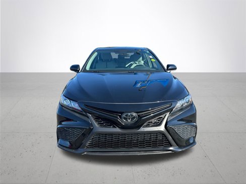 Used 2023 Toyota Camry SE image 3