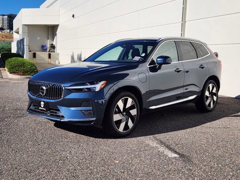 Certified 2023 Volvo XC60 T8 Plus image 3