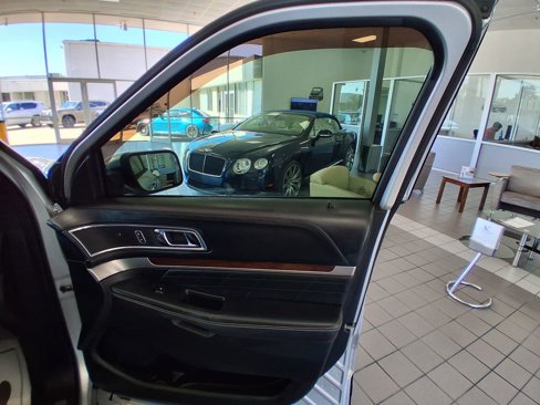 Used 2016 Ford Explorer Platinum image 27