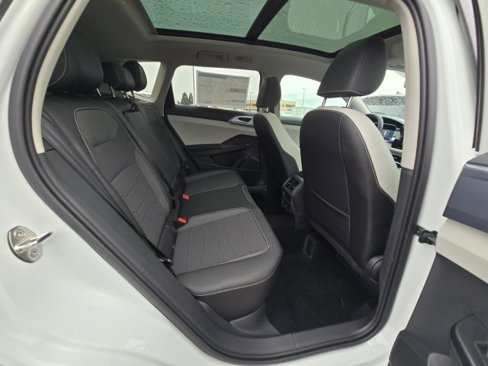 New 2025 Volkswagen Taos SE image 14
