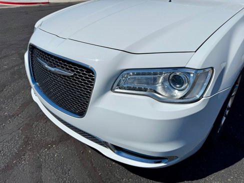 Used 2017 Chrysler 300 C image 11
