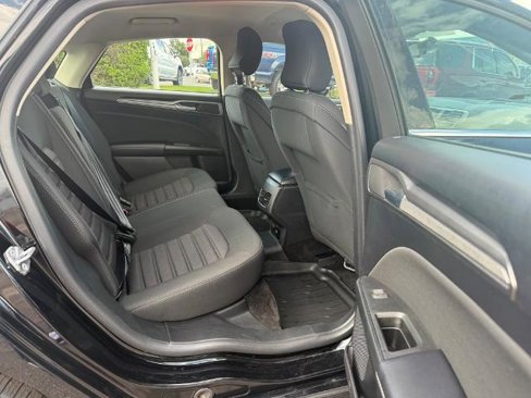 Certified 2018 Ford Fusion SE image 22