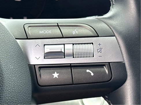 Used 2025 Hyundai Kona SEL image 16