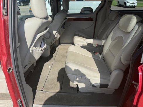 Used 2006 Chrysler Town & Country Limited w/ Trailer Tow Prep Group image 14