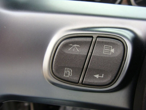 Used 2004 Chevrolet SSR w/ Preferred Equipment Group image 14