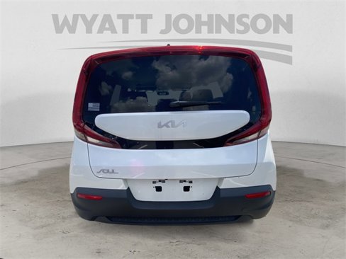 Used 2022 Kia Soul LX image 8