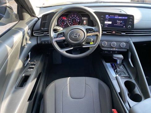 Used 2023 Hyundai Elantra SE image 24