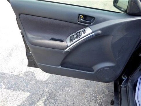 Used 2004 Pontiac Vibe w/ Moon And Tunes Value Package image 9