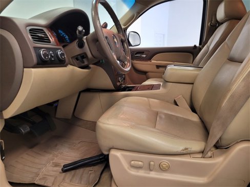 Used 2012 Chevrolet Suburban LTZ image 4
