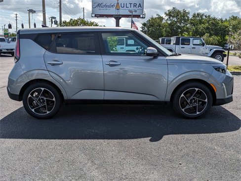Used 2023 Kia Soul EX image 4