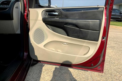 Used 2017 Dodge Grand Caravan SXT image 20