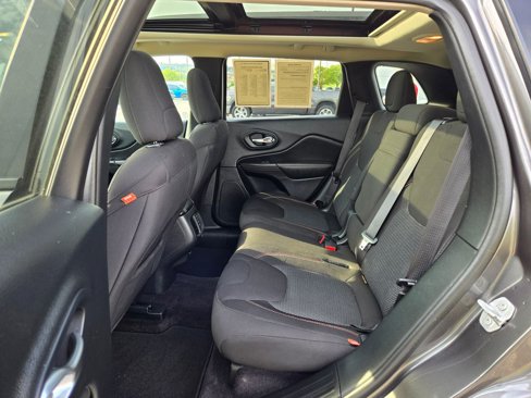 Used 2017 Jeep Cherokee Latitude w/ Comfort/Convenience Group image 26