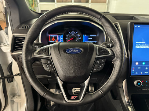 Used 2021 Ford Edge ST image 18
