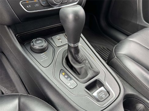 Used 2019 Jeep Cherokee Latitude Plus w/ Comfort/Convenience Group image 7
