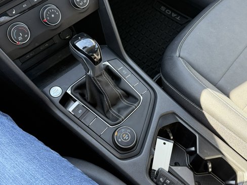 Certified 2022 Volkswagen Taos SE image 19