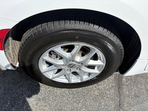 Used 2023 Chrysler Voyager LX image 11