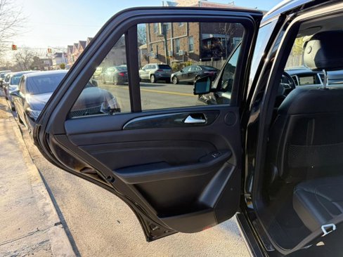 Used 2015 Mercedes-Benz ML 350 4MATIC image 23