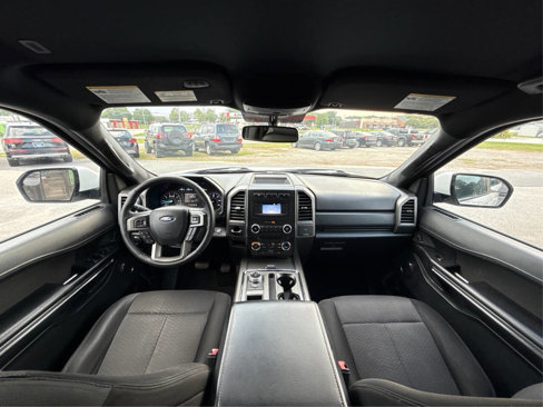 Used 2018 Ford Expedition XLT image 31