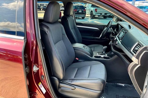Used 2015 Toyota Highlander LE image 8
