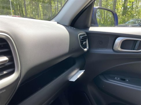 New 2025 Hyundai Venue SE image 30