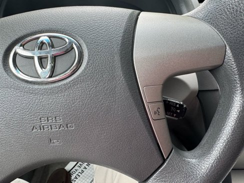 Used 2010 Toyota Camry LE image 27