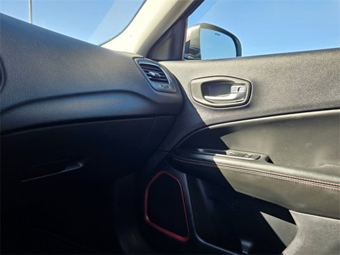 Used 2020 Jeep Compass Trailhawk image 26