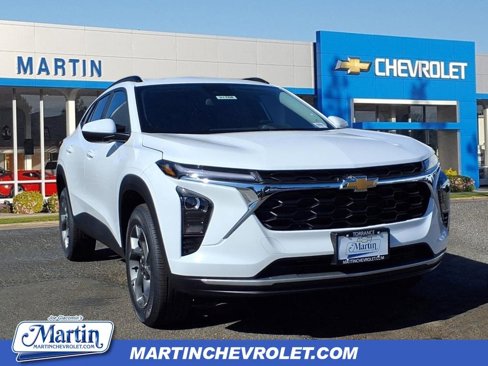 New 2025 Chevrolet Trax LT w/ Driver Confidence Package image 1