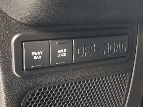 Used 2015 Jeep Wrangler Unlimited Rubicon w/ Connectivity Group image 18