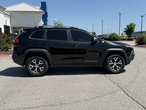 Used 2018 Jeep Cherokee Trailhawk image 8