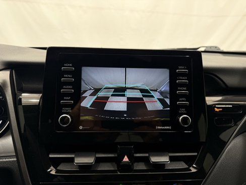 Used 2021 Toyota Camry LE image 24