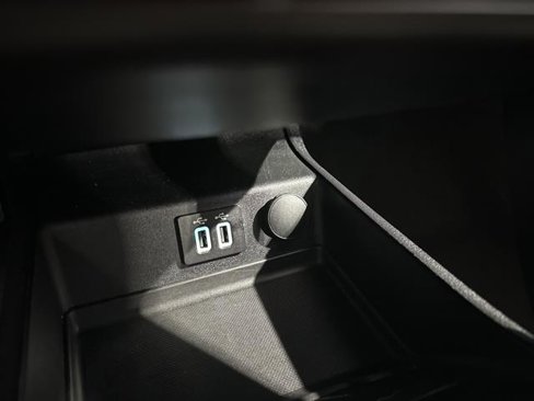 Used 2020 Ford Fusion Titanium image 28