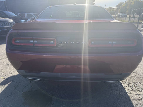 Used 2018 Dodge Challenger SXT image 4