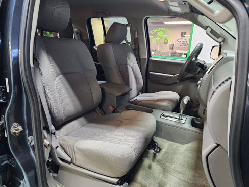 Used 2014 Nissan Frontier SV image 24