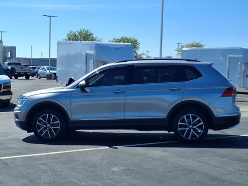 Used 2021 Volkswagen Tiguan SE image 3