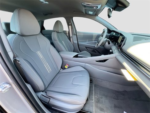 New 2025 Hyundai Elantra SEL image 27