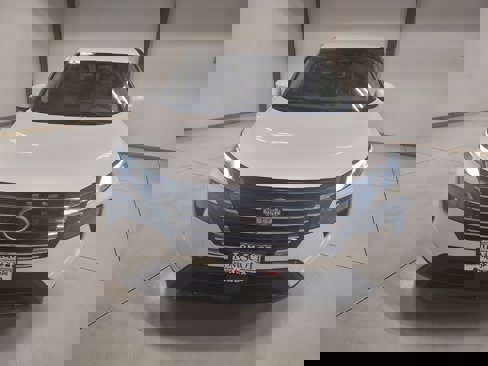 Used 2024 Nissan Rogue SV image 3