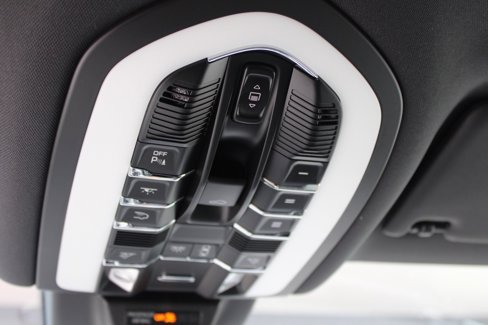 Certified 2024 Porsche Macan image 28