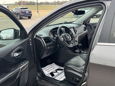 Used 2019 Jeep Cherokee Limited image 21