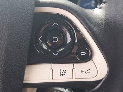 Used 2017 Toyota Prius Four image 25