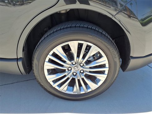 Used 2023 Toyota Venza Limited image 10