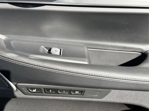 Used 2022 BMW 750i xDrive w/ Executive Package image 16