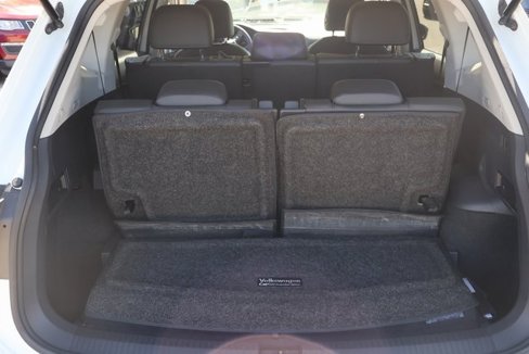 Used 2019 Volkswagen Tiguan SE w/ Panoramic Sunroof Package image 17