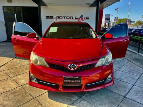 Used 2014 Toyota Camry SE image 6