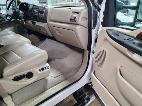 Used 2005 Ford F350 Lariat image 17